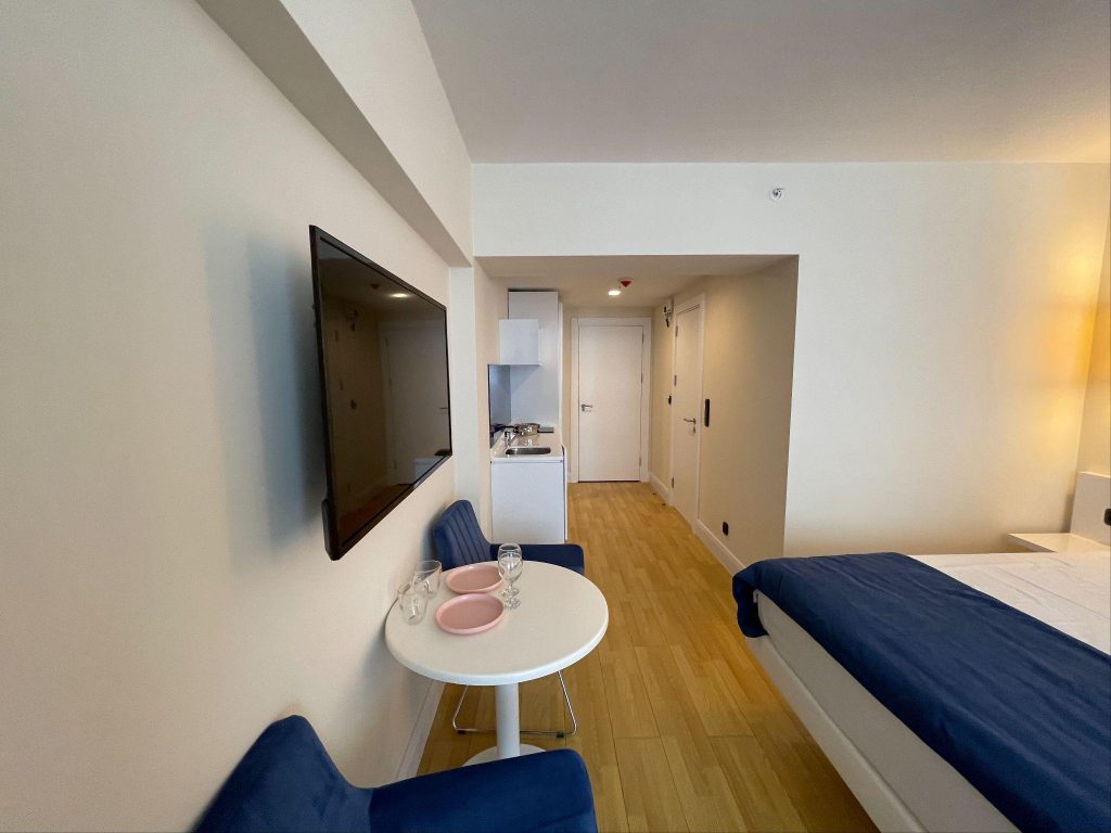 Уютная спальня в апартаментах Orbi City, Батуми